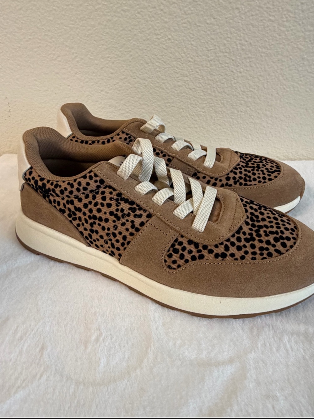 TOMS Women's TRVL Lite Retro Jogger Sneakers Size 6